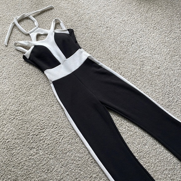 ✨Jumpsuit✨ - Picture 1 of 12